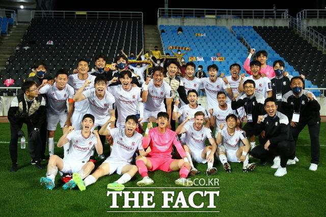 프로축구 광주FC가 김진영의 맹활약을 포함한 골 폭풍으로 인천유나이티드에 대승을 거뒀다./광주FC