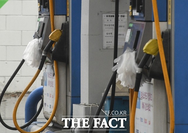 30일 한국석유공사 유가정보서비스 오피넷에 따르면 4월 넷째 주 전국 주유소 휘발유 가격은 전주 대비 0.4원 상승한 ℓ당 1968.2원이다. /더팩트 DB