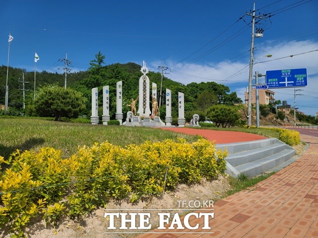 예산읍 월남참전공원 주변 아리랑로 0.14km에 식재된 황금사철 / 예산군 제공