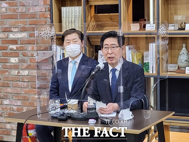 양승조 충남지사가 2일 예비후보 등록을 마치고 본격 선거전에 돌입한다. / 내포 = 김아영 기자