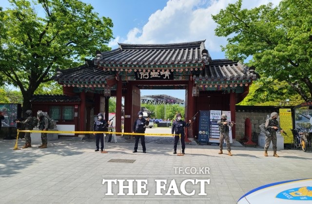 남원경찰서는 지난 2일 제92회 춘향제를 대비해 대테러 관계기관 FTX훈련을 실시했다. /남원경찰서 제공