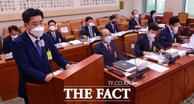 권순범 대구고검장이 8일 국회에서 열린 법제사법위원회의 대전·대구·부산·광주 고등검찰청 등에 대한 국정감사에서 인사말을 하고 있다. /국회=이선화 기자 /현장풀