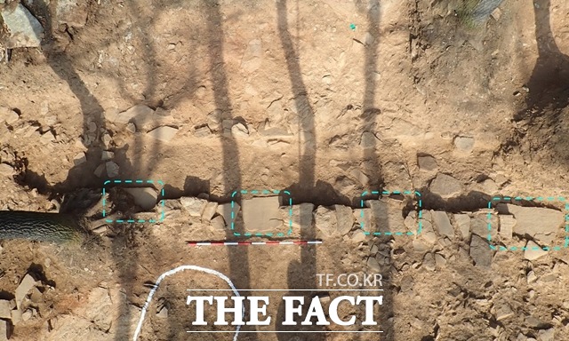 중부지방에서 영정주 초석을 놓은 성곽은 고려시대의 강화 중성과 청주 우암산성 등에서 발굴됐지만 통일신라시대 성벽으로는 오두산성이 첫 사례로 꼽힌다./파주시 제공