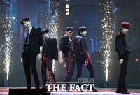  '올 게 왔다'…투모로우바이투게더, '흑화'한 소년의 폭발력(종합)