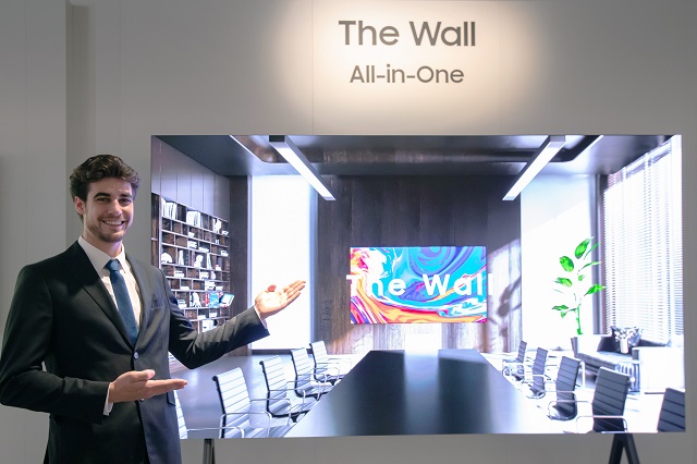 삼성전자는 이번 전시회에서 미리 제작된 프레임 키트와 일체형 스크린을 함께 제공해 벽에 걸기만 하면 되는 초간편 일체형 제품인 더 월 올인원도 처음으로 공개한다. /삼성전자 제공