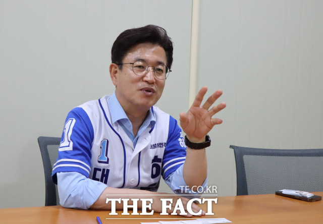 허태정 더불어민주당 대전시장 후보가 9일 지산의 선거사무소에서 <더팩트>와 인터뷰를 하고 있다. / 대전=최영규 기자