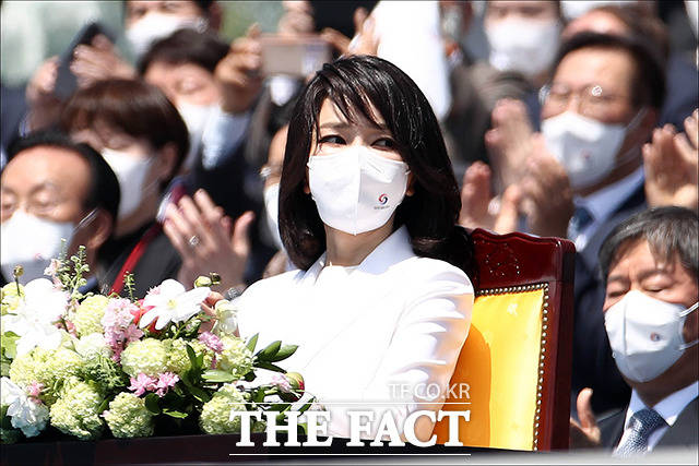 취임식 참석을 통해 공식석상에 모습을 드러낸 김건희 여사.