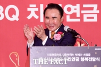  윤홍근 제너시스BBQ 회장, 선수단장 자격으로 尹 취임식 참석