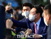  尹대통령 첫 출근길…시민들 '갈등 없는 나라 만들어 달라'