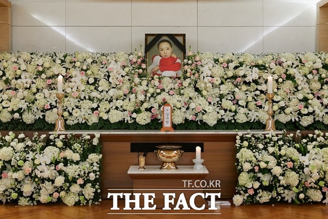 한국 영화의 큰 별 故 강수연의 영결식이 5월 11일 오전 10시 삼성서울병원 장례식장 지하 1층 영결식장에서 거행된다. /故 강수연 배우 장례위원회 제공