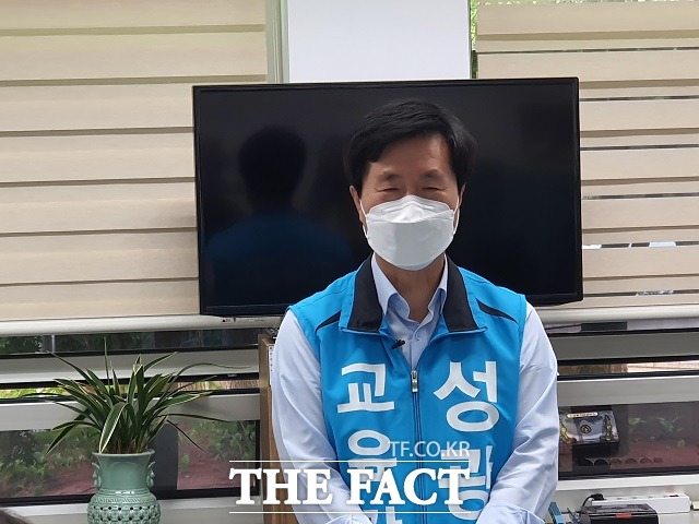 성광진 대전교육감 후보가 13일 대전시의회 기자실에서 기자회견을 열고 대전교육감 후보 단일화를 제안하고 있다. / 대전 = 김성서 기자