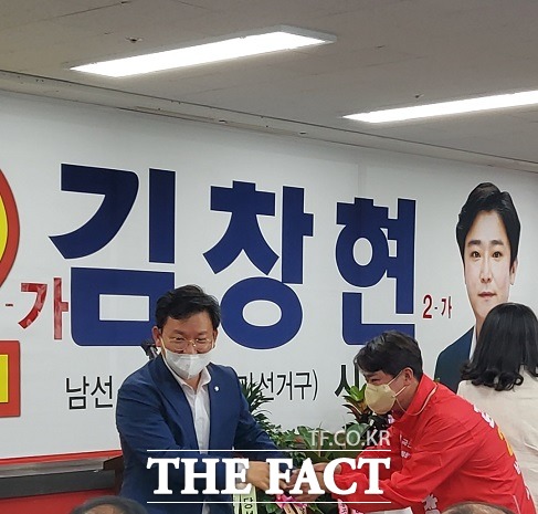 김형동 국회의원이 김창현 후보의 지지를 호소했다/안동=이민 기자