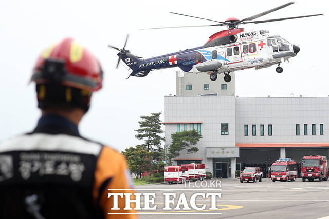 16일 오전 9시께 경남 거제시 거제면 동상리 선자산 인근에서 화물운송회사 소속 헬기 1대가 추락했다. 사진은 기사 내용과 관계 없음. /더팩트DB