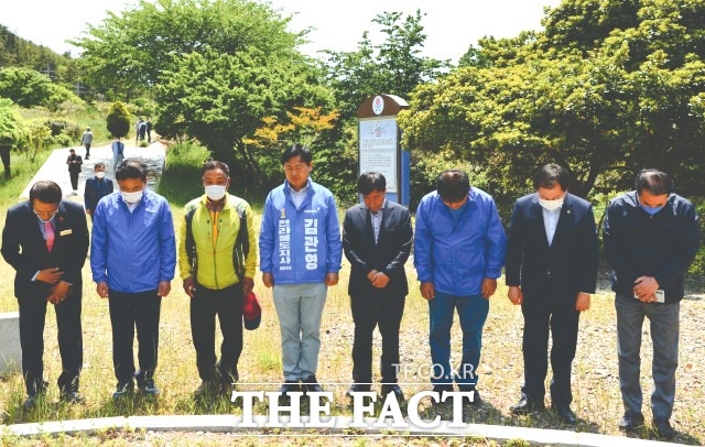 김관영 후보는 “제가 위도를 찾은 이유는 아무리 먼 곳에 계시더라도 직접 발로 뛰며 도민들의 현장 목소리를 듣기 위함”이라며 “위도를 비롯해 서해안의 어종 자원 고갈문제에 깊이 생각하겠다. 도민들의 먹고사는 문제와 민생회복을 최우선의 가치로 삼는 도지사가 되겠다”고 말했다. / 김관영 후보 사무실 제공