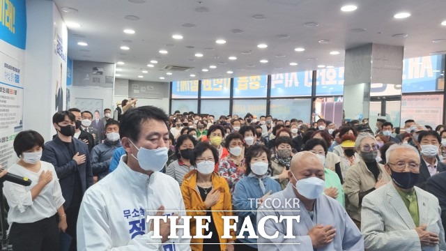 김민영 후보는 “불공정한 민주당 공천을 심판하자는 정읍시민의 여론이 불붙고 있다”며 “공명정대한 정읍, 100년 미래를 준비하는 정읍을 만들기 위해 더 큰 힘을 모아 달라”고 지지를 호소했다. / 김민영 후보 사무실 제공