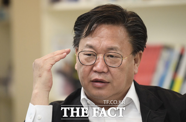 한국의 워런 버핏이라고 불리는 존 리 메리츠자산운용 대표이사는 우량주 장기 투자 철학을 고수하고 있다. /이새롬 기자