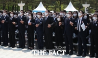  尹, 두팔 흔들며 '임을 위한 행진곡' 제창…보수 정권 처음