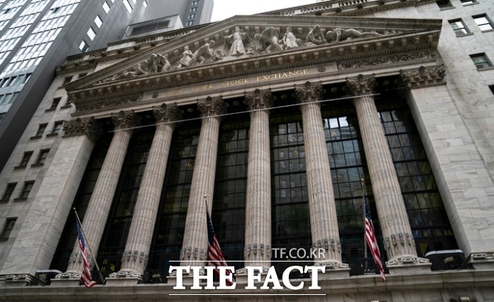 18일(현지시간) 뉴욕증권거래소(NYSE)에서 다우존스30산업평균지수는 전 거래일 대비 3.57%(1164.52포인트) 하락한 3만1490.07로 거래를 마쳤다. /AP.뉴시스