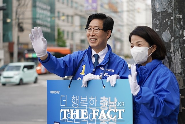 양승조 충남지사 예비후보가 선거 운동을 하고 있다. / 양승조 예비후보 캠프 제공