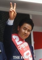  승리 다짐하는 오언석 도봉구청장 후보 [포토]