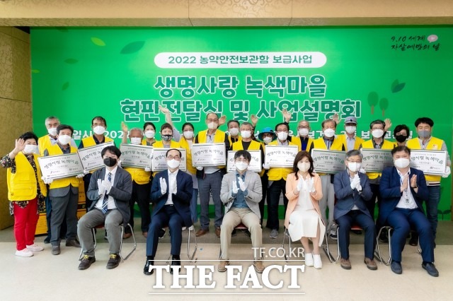 정읍시 관계자는 “농약 안전 보관함 보급과 생명지킴이 양성 등을 통해 정신건강에 어려움을 겪고 있는 주민을 조기에 발견하고, 자살위험 없는 건강한 정읍을 만들 수 있도록 최선을 다 하겠다”고 말했다. / 정읍시 제공