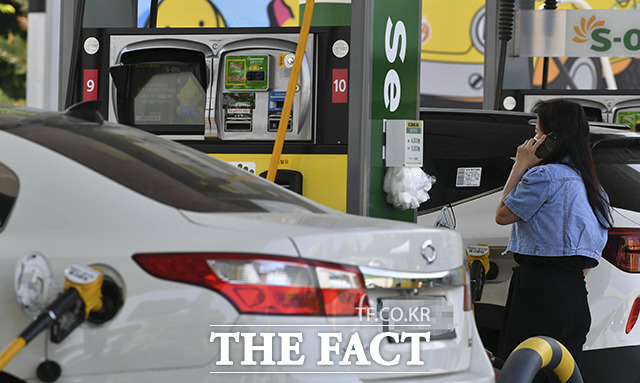 한국석유공사 유가 정보서비스 오피넷에 따르면 24일 기준 전국 주유소의 자동차용 경유 판매가는 리터당 2000.93원으로 집계됐다. /윤웅 기자
