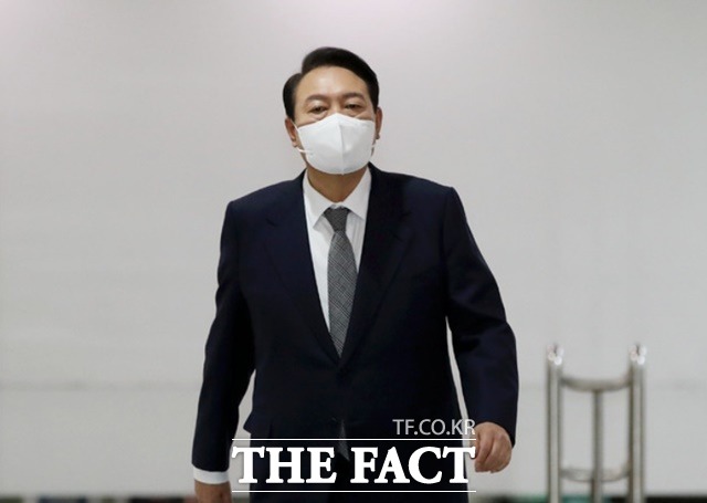 윤석열 대통령은 27일 국회에서 추가경정예산안 처리가 불발된 것과 관련해 소상공인과 자영업자들은 숨이 넘어가는데, 오늘도 국회가 열리지 않아 정말 안타깝다며 국회가 이렇게까지 협조하지 않을 줄은 몰랐다고 말했다. /뉴시스