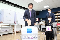  취임 후 첫 투표하는 한덕수 총리 [TF사진관]