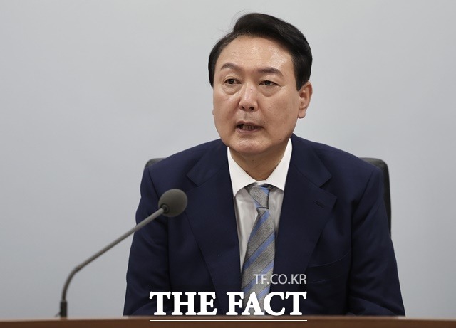 윤석열 정부가 국민들의 세부담을 줄이기 위해 퇴직소득공제 확대 방안을 검토하고 있다. /대통령실 제공