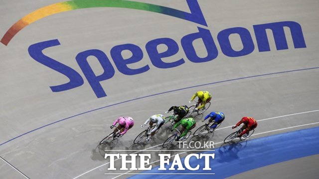 광명스피돔에서 선수들이 치열한 순위 경주를 펼치고 있다./경주사업총괄본부 제공
