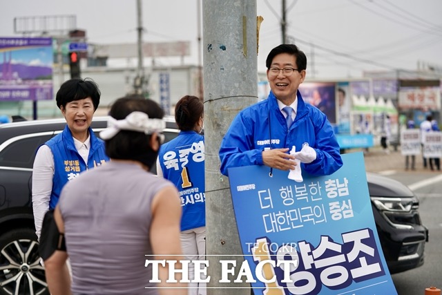 양승조 더불어민주당 충남도지사 후보가 천안지역에서 집중 유세를 벌이고 있다. / 양승조 캠프 제공