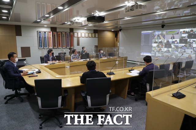 한국농어촌공사는 본사 재난안전종합상황실에서 가뭄에 따른 긴급대책회의를 열고 해결 방안을 논의했다. /농어촌공사 제공