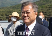  문재인 전 대통령, 보수단체 회원 고소…살인·방화 협박 혐의