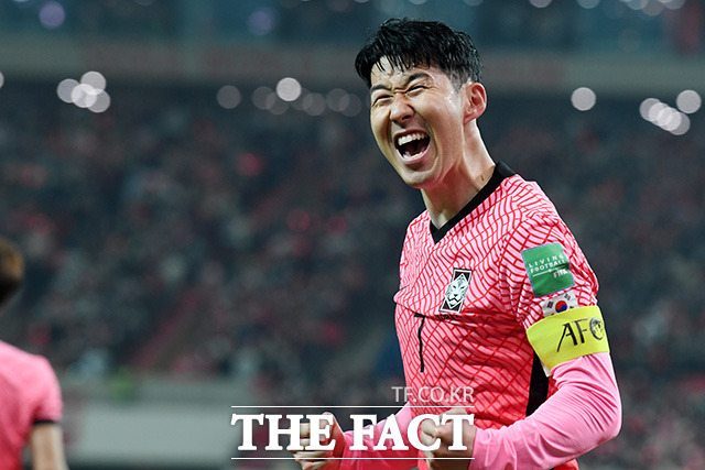 2일 브라질의 슈퍼스타 네이마르와 선발 대결을 펼치는 손흥민./더팩트 DB