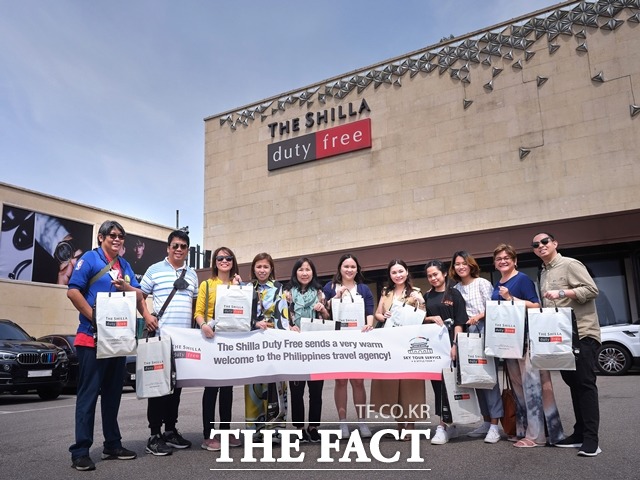 필리핀 여행사 대표단 11명이 2일 오후 서울시 중구 장충동에 위치한 신라면세점 서울점에 단독 방문했다. /신라면세점 제공