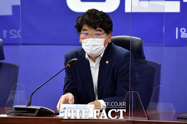 박완주 의원이 성비위 의혹을 전면 부정하며 진실 공방을 예고했다. / 더팩트 DB