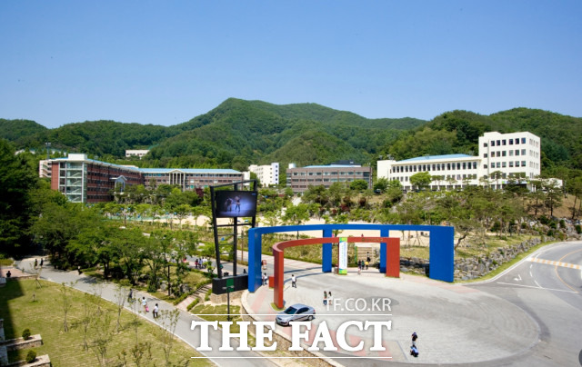 대학 내부비리를 신고한 교수를 면직시킨 중부대학교 총장 등이 국민권익위원회로부터 고발당했다. / 중부대 충청캠퍼스