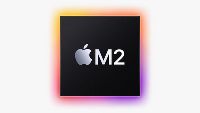 이날 애플은 자체 개발한 맥북·아이패드용 칩 M시리즈의 후속작인 M2를 공개했다. 자체 설계한 첫 칩인 M1 공개(2020년 11월) 이후 1년 9개월 만이다. M2는 M1 대비 25% 확장된 200억 개의 트랜지스터를 사용해 제작된다. /애플 제공