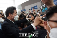  지지자들과 인사 나누는 이낙연 [포토]