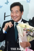  지지자들의 응원 받으며 미국 유학길 오른 이낙연 [TF사진관]
