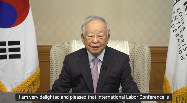 손경식 한국경영자총협회(경총) 회장이 7일 제110차 국제노동기구(ILO) 총회에서 화상으로 연설하고 있다. /경총 제공