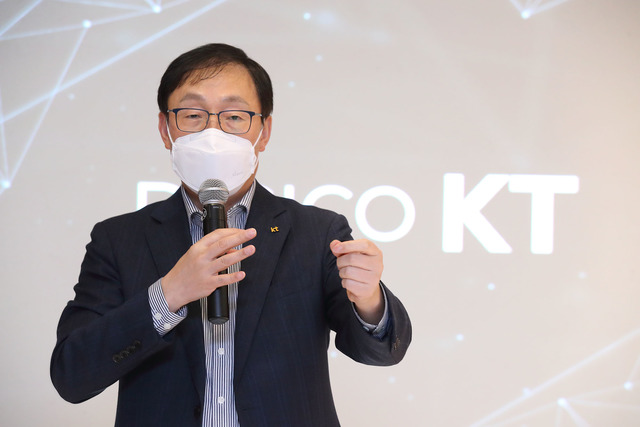 KT가 올해 민영화 20주년을 맞아 혁신 성장을 위한 미래계획을 발표했다. 사진은 구현모 KT 대표 모습. /KT 제공