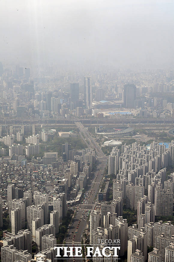 10일은 전국이 흐린 가운데 낮기온이 30도 안팎까지 오르겠다. /더팩트DB