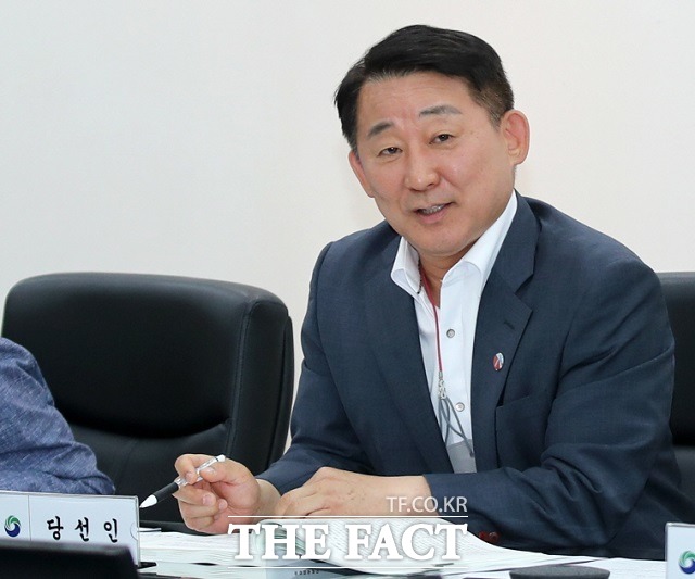 서철모 대전 서구청장 당선인이 최우선 해결 현안에 대해 둔산 지구단위 계획을 변경하고, 방위사업청 이전에 대한 설계비를 마련하는 것이라고 밝혔다. / 서 당선인 측 제공