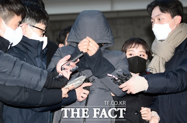115억원 상당 공금을 빼돌린 혐의를 받는 서울 강동구청 공무원이 1심에서 징역 10년을 선고받았다. /이새롬 기자