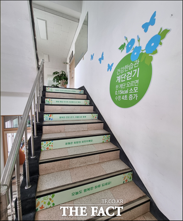 대구면사무소, 작천면사무소에 설치된 건강계단/강진군청