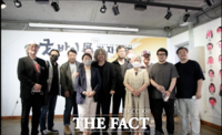  “한국의 언론은 왜 예술가들의 풍자 대상이 될 수 없는가?”
