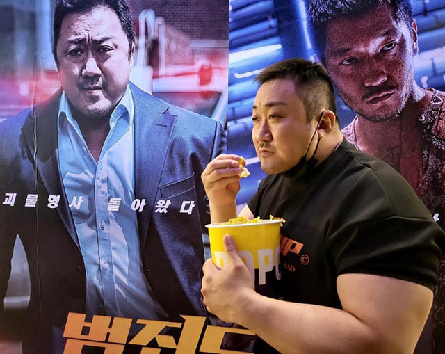 마동석은 앞으로도 범죄도시2처럼 많은 관심과 사랑을 받는 영화들을 지속적으로 극장에서 즐겁게 행복하게 볼 수 있기를 희망한다고 말했다. /마동석 인스타그램
