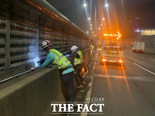 서울시설공단이 강변북로와 일부 내부순환로의 교통관리시스템 등을 전검하기 위해 14일부터 야간 통제에 들어간다고 밝혔다. /서울시설공단 제공