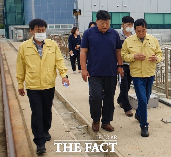안산시는 시화호조력발전소 인근에서 발생한 레저용 고무보트 사고 관련 긴급 안전조치에 나섰다./안산시 제공